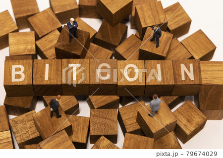 ビットコイン(BTC)アルファベットブロック&ミニチュアビジネスマン3 ビットコイン(BTC)アルファベットブロック&ミニチュアビジネスマン3 79674029