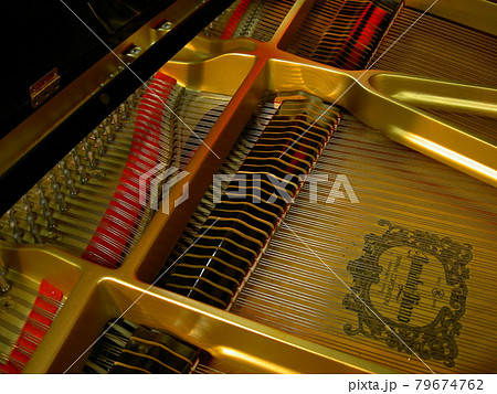 ピアノ 器具 楽器 79674762