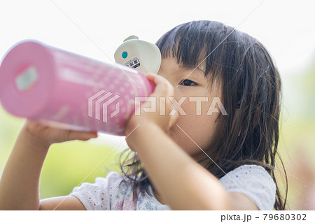 かわいい5才の女の子 79680302