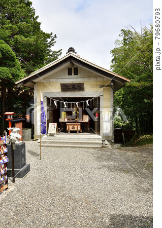 夏の北海道函館市湯倉神社の境内の風景を撮影 夏の北海道函館市湯倉神社の境内の風景を撮影 79680793