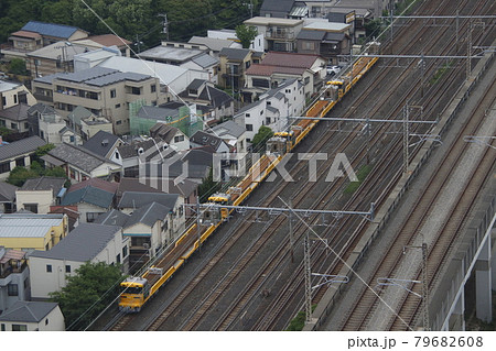 東北貨物線をゆくキヤE195系8両（定尺レール輸送車） 79682608