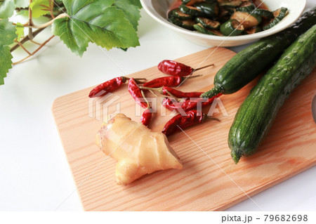 キュウリの漬け物づくり キュウリの漬け物づくり 79682698