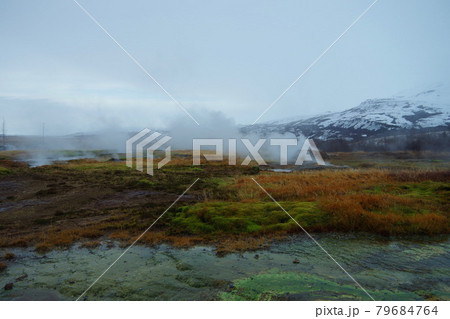 アイスランドの間欠泉 ゲイシール アイスランドの間欠泉 ゲイシール 79684764
