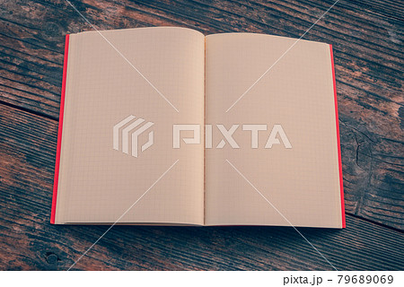 一冊のノート【屋外自然光】 一冊のノート【屋外自然光】 79689069
