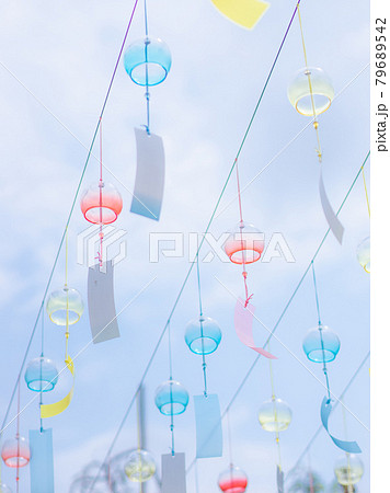 夏イメージ　風鈴 79689542