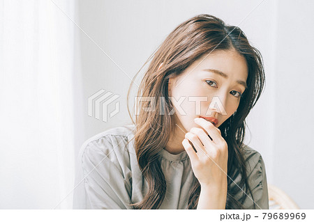 若い女性のヘアスタイルイメージ 79689969