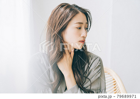 若い女性のヘアスタイルイメージ 79689971