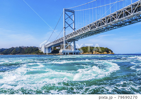 青空と大鳴門橋 79690270