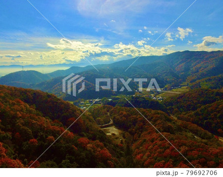 山間の集落〜ドローンで空撮（徳島県板野町） 79692706