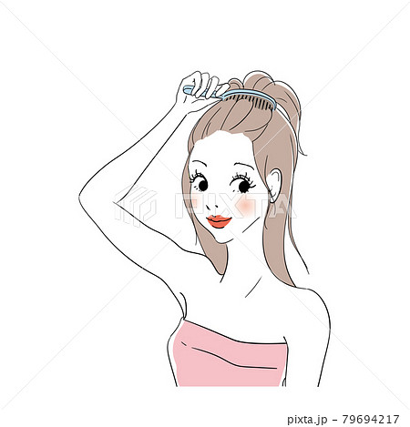 髪をブラッシングする女性 79694217