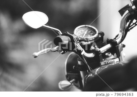 バイクのハンドル 79694363