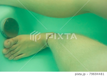 入浴 79694481