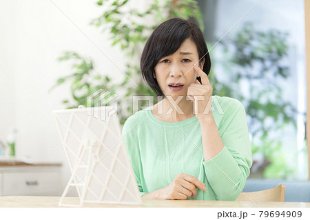 ビューティーイメージ　ミドル女性 79694909