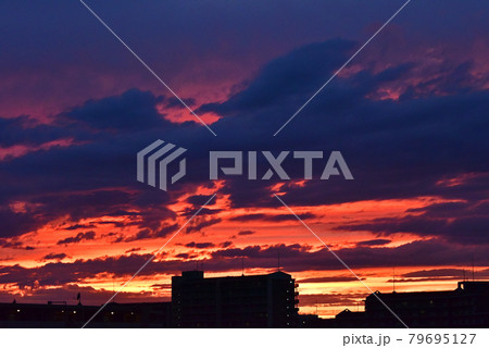夏の夕焼け空 夏の夕焼け空 79695127