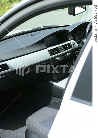 車のフロントシート 79695763