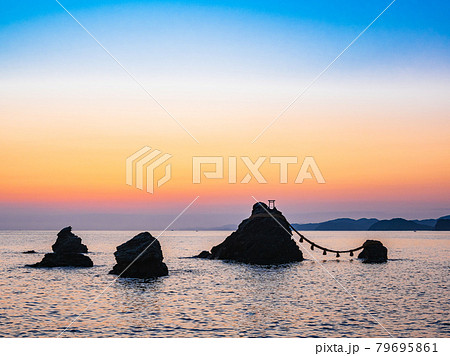 伊勢　二見浦の夜明け 79695861