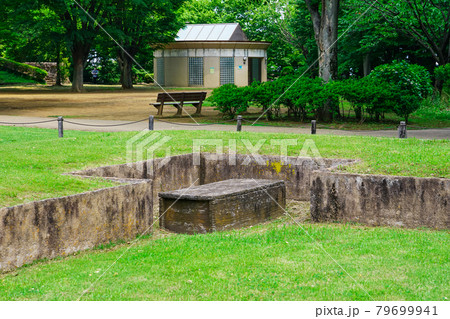 木陰のベンチ 大塚・歳勝土遺跡公園(神奈川県横浜市都筑区 港北ニュータウン) 木陰のベンチ 大塚・歳勝土遺跡公園(神奈川県横浜市都筑区 港北ニュータウン) 79699941