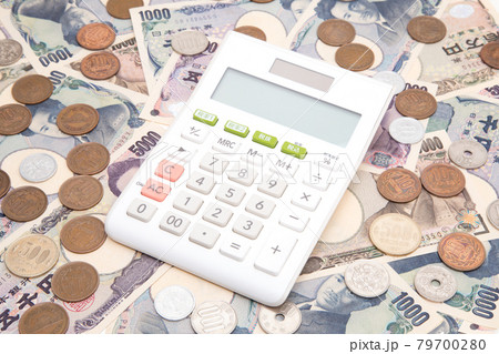 お金と電卓 79700280