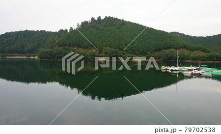 津風呂湖面に移る山 津風呂湖面に移る山 79702538