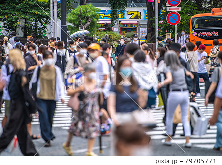 日本の東京都市景観 4度目宣言下。遂に来た東京1149人。五輪“狂行”、渋谷は脅威の人出＝7月14日 79705771