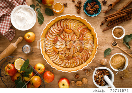 Thanksgiving autumn apple pie with fresh fruits and walnuts on wooden table, top view 79711672
