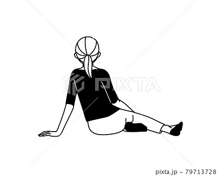 脚を崩して横座りしている女性の後姿 黒のイラスト素材