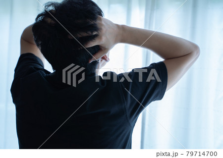 混乱している男性のイメージ 79714700