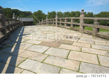 甲突川五石橋のひとつ西田橋 歩道の石畳 甲突川五石橋のひとつ西田橋 歩道の石畳 79714773