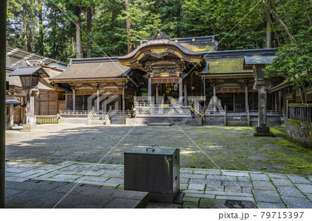 諏訪大社　上社本宮　拝殿 79715397