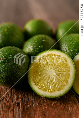 早摘み青みかん 79716258