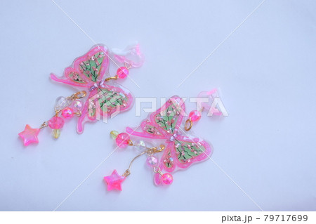 手作りの蝶々のキッズ用イヤリング 79717699