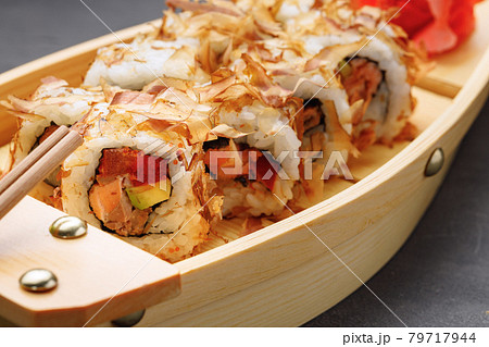 Sushi roll with tuna shavings on plate close up Sushi roll with tuna shavings on plate close up 79717944