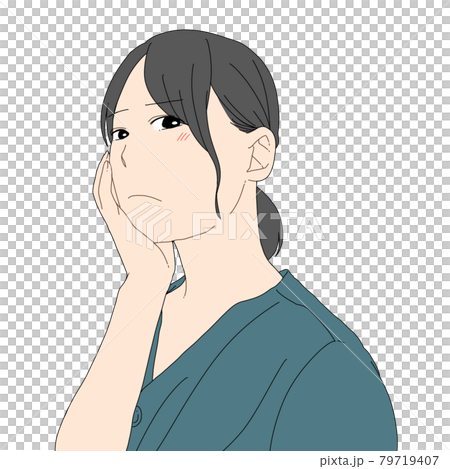 擔心腫脹的女性（側身） 79719407