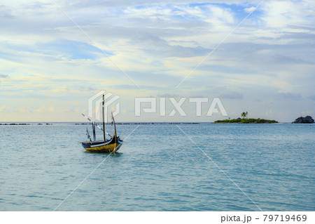 Traditional Wooden boat with mast near Maldives Island Traditional Wooden boat with mast near Maldives Island 79719469