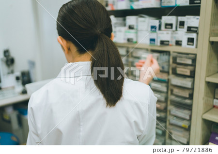 調剤薬局薬剤師の調剤業務 79721886