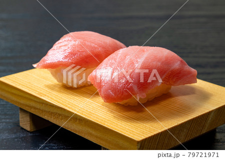 中トロ握り寿司 中トロ握り寿司 79721971