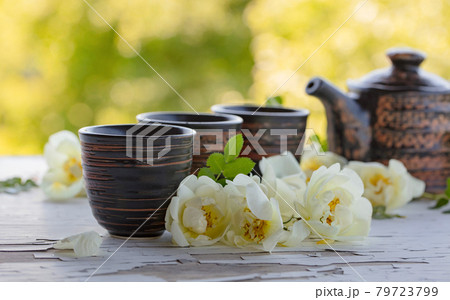 Aromatic and invigorating tea with wild rose. 79723799