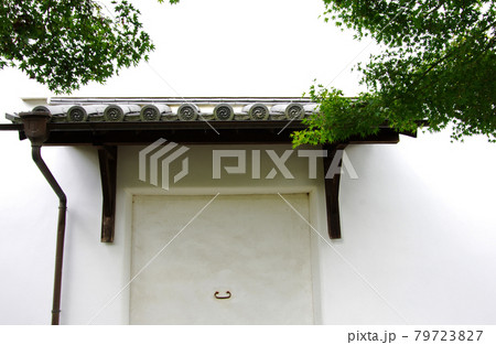 うだつの町脇町の白壁の蔵 79723827