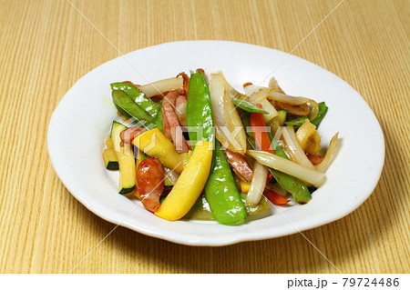 夏野菜の炒め物 79724486