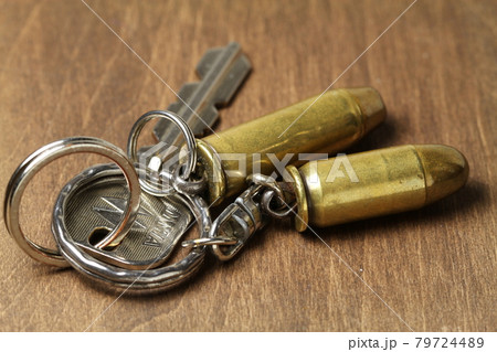 実弾、薬莢のキーホルダーと鍵 実弾、薬莢のキーホルダーと鍵 79724489