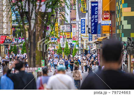 日本の東京都市景観 4度目宣言下。遂に来た東京1149人。Moa2番街から歌舞伎町を望む＝14日 79724663
