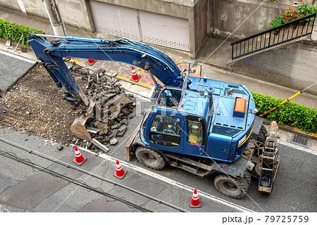 アスファルト舗装道路の改修工事 79725759