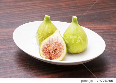 白いちじく　白イチジク　白無花果　いちじくの皿盛り 79726766