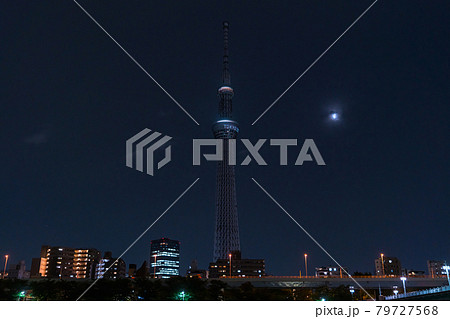 東京スカイツリー 東京 墨田区 押上 観光 デート 旅行 午後 深夜 皆既月食 ライトアップの写真素材