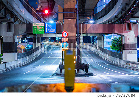 箱崎ジャンクション　首都高速　高速道路　建築　道路　信号機　車　午後　深夜　夏　中央区　東京 79727684