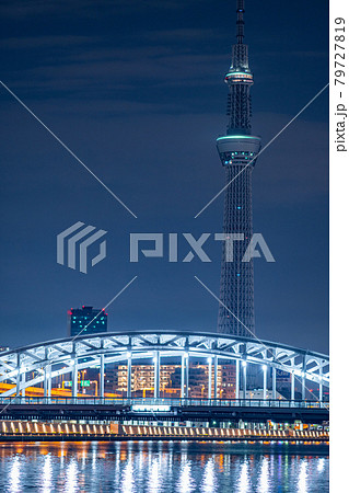 東京スカイツリー 東京 墨田区 押上 観光 デート 旅行 午後 深夜 ライトアップの写真素材