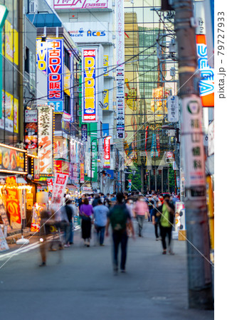 東京都 秋葉原 中央通り 夏 午前 晴れ デート 電気街 アニメ メイド パソコン パーツ ジャンク 東京都 秋葉原 中央通り 夏 午前 晴れ デート 電気街 アニメ メイド パソコン パーツ ジャンク 79727933