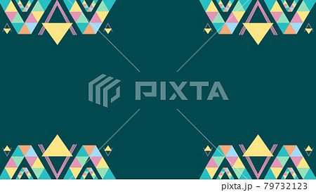 三角形の幾何学模様のフレーム、背景深緑 79732123