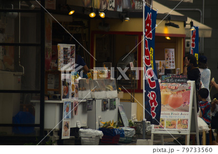 観光地にある商店 79733560