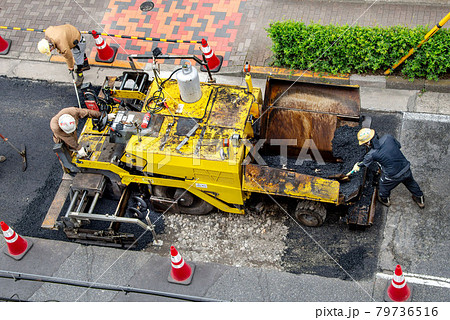 アスファルト舗装道路の改修工事 79736516